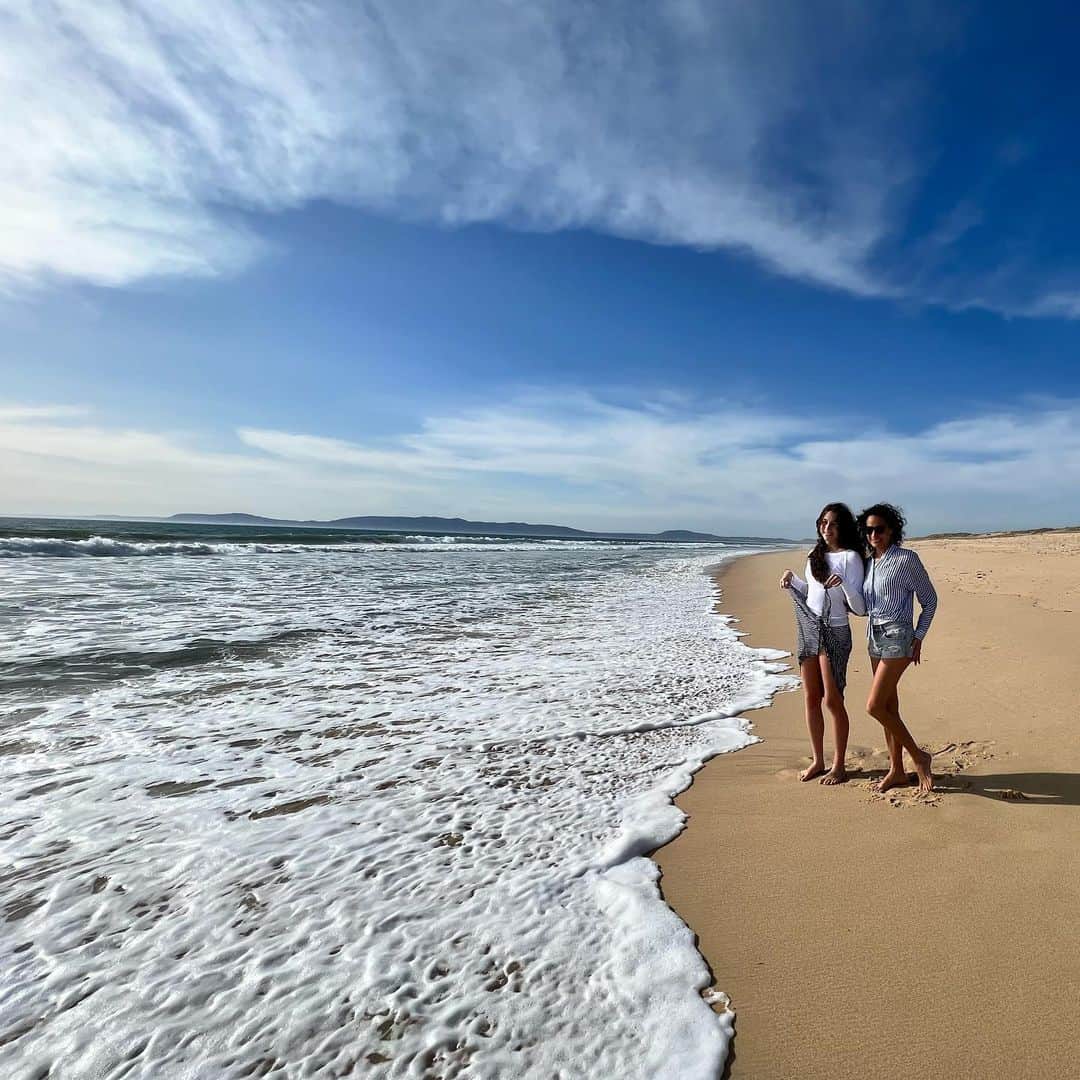 ナイジェル・バーカーさんのインスタグラム写真 - (ナイジェル・バーカーInstagram)「Last picture says it all… 🤣 #springbreak with my lovelies @chintwins @jasmineinesbarker in Comporta Portugal #swipeleft #goobers #family #beachlife」4月5日 18時44分 - nigelbarker