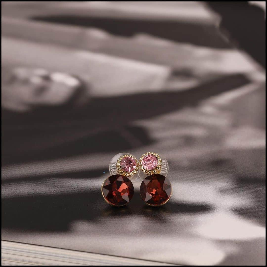 ロドリゴ ニューヨーク バイ ロドリゴ オタズさんのインスタグラム写真 - (ロドリゴ ニューヨーク バイ ロドリゴ オタズInstagram)「OH, OPHELIA 🤍  The new Ophelia earpins are the perfect classic piece missing from your collection!  Available in purple, green and crystal💎  #otazu #jewelry #new #earrings #crystal #classic #collection #myotazu」4月5日 18時52分 - otazujewelry