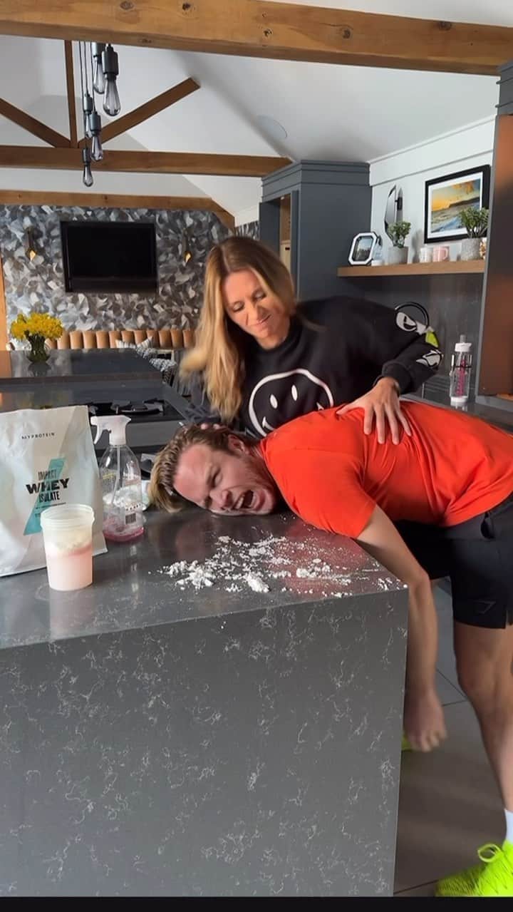 オリー・マーズのインスタグラム：「Think I deserved this.. Protein Wednesday’s never tasted so good 🤣」