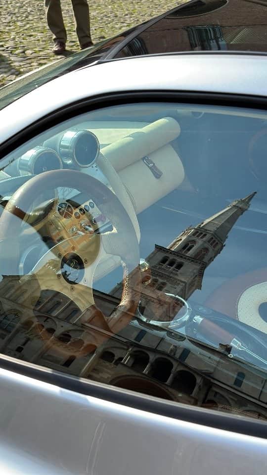 パガーニ・アウトモビリのインスタグラム：「There is a new atmosphere full of emotions and memories.  #Zonda is back in town.  #Pagani #Pagani25Anniversary #Zonda」