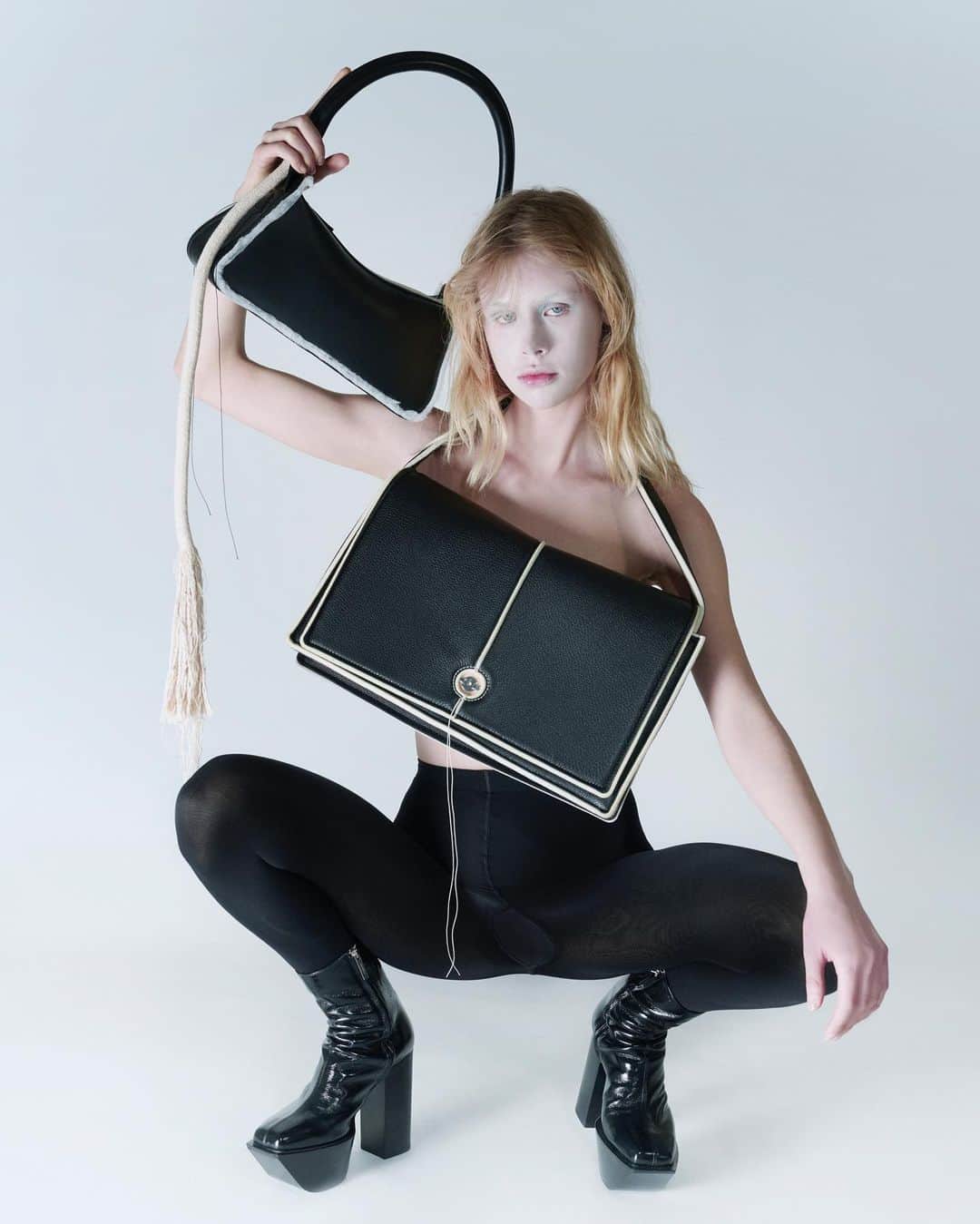 ADELAIDEのインスタグラム：「23SS Adelaide & Addition Adelaide Bag : @dentro_studio   photographer : Jun Yasui @junyasui Stylist : Shotaro Yamaguchi @sh0tar0y Hair : Kazuhiro Naka @kazhironaka  Make up : Tamayo Yamamoto @tamayoyamamoto」