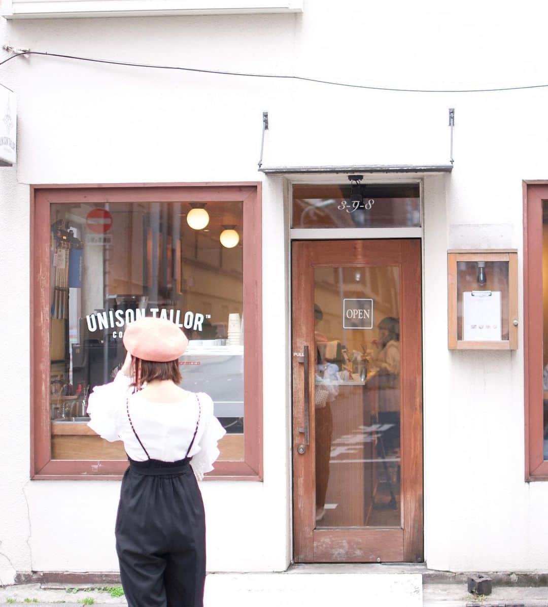 鈴木泉帆さんのインスタグラム写真 - (鈴木泉帆Instagram)「お気に入りのお帽子かぶってカフェに行った日🍓 ここの桜のマフィンすっごく美味しかった🌸  #unisontailor」4月5日 18時58分 - mizuho__suzuki
