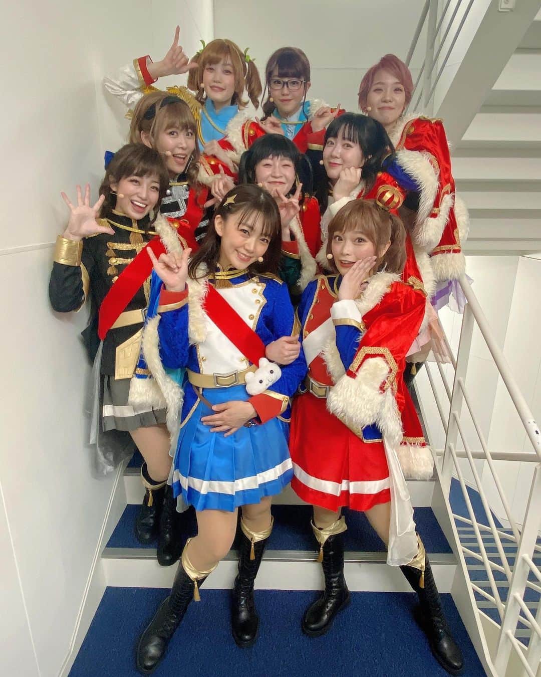 のインスタグラム：「. 【大遅刻です】 ⁡ 『少女☆歌劇 レヴュースタァライト -The LIVE-#4 Climax』 ありがとうございました！ こうやって文字を綴り始めると終わったんだな、 と思うし九九組のみんなのSNSを見ると みんな新しい舞台に立っていて 次の舞台に進んでいることを実感します。 私たちって放っておかれたらそれはもう 文字通り無限にお喋りしているので 急に隣から8人いなくなると無音がすごく寂しくて。 けど、スタァライトはまだまだ続きますし 人生という長い道を楽しく歩んでいたら きっと同じ舞台の上でみんなに会えると思います。 この8人は楽しい場所に必ず現れるので！ みんなと過ごした時間は私の大切な宝物です✨ 長くなってしまいましたがアニサマとバンドライブ 楽しみなこと盛りだくさんな今年を最大限に楽しみたいと思います！ 星見純那役 佐藤日向 #スタァライト」