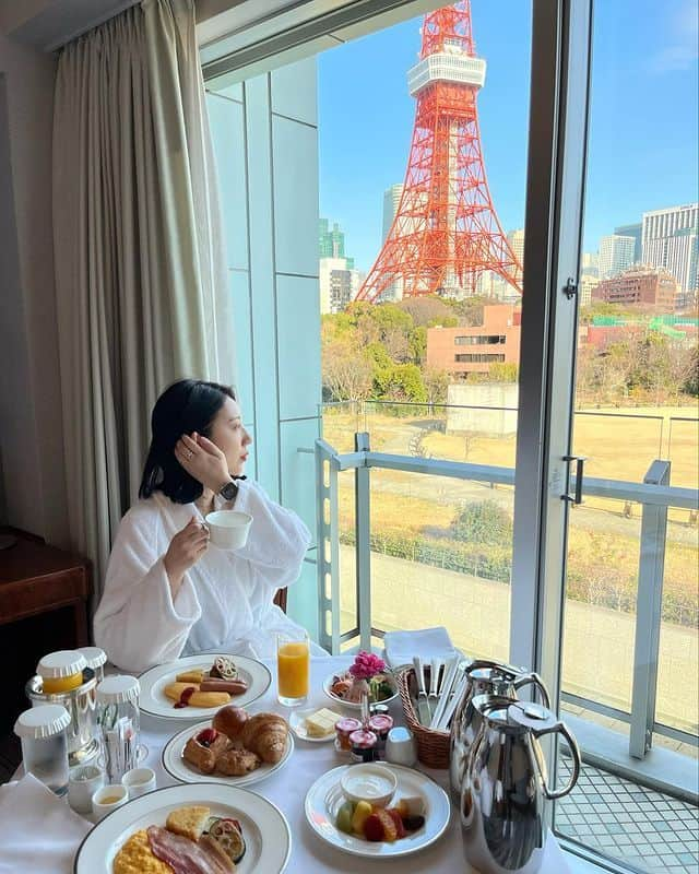 ザ・プリンス パークタワー東京さんのインスタグラム写真 - (ザ・プリンス パークタワー東京Instagram)「爽やかな朝日を浴びながらお部屋で楽しむ優雅な朝食タイム。 身体も心も満たされる朝のひとときを。  @to.____.mo さま、素敵なご投稿ありがとうございます✨  An exquisite breakfast taken in the refreshing morning sun. Experience the very essence of luxury as you indulge in the most perfect start to the day.  Thanks to @to.____.mo for the beautiful photo ✨  Share your own images with us by tagging @princeparktowertokyo —————————————————————  #ホテル朝食 #ホテルモーニング #インルームダイニング #ブレックファースト #東京タワービュー #inroomdining #morning #hotelmorning #tokyostay #tokyophoto #photogenic #tokyotowerview #instatokyo #theprinceparktowertokyo #tokyotower #tokyo #japan #ThePreferredLife #ザプリンスパークタワー東京 #プリンスホテル #東京タワー」4月5日 19時00分 - princeparktowertokyo