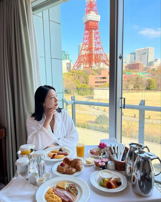 ザ・プリンス パークタワー東京さんのインスタグラム写真 - (ザ・プリンス パークタワー東京Instagram)「爽やかな朝日を浴びながらお部屋で楽しむ優雅な朝食タイム。 身体も心も満たされる朝のひとときを。  @to.____.mo さま、素敵なご投稿ありがとうございます✨  An exquisite breakfast taken in the refreshing morning sun. Experience the very essence of luxury as you indulge in the most perfect start to the day.  Thanks to @to.____.mo for the beautiful photo ✨  Share your own images with us by tagging @princeparktowertokyo —————————————————————  #ホテル朝食 #ホテルモーニング #インルームダイニング #ブレックファースト #東京タワービュー #inroomdining #morning #hotelmorning #tokyostay #tokyophoto #photogenic #tokyotowerview #instatokyo #theprinceparktowertokyo #tokyotower #tokyo #japan #ThePreferredLife #ザプリンスパークタワー東京 #プリンスホテル #東京タワー」4月5日 19時00分 - princeparktowertokyo