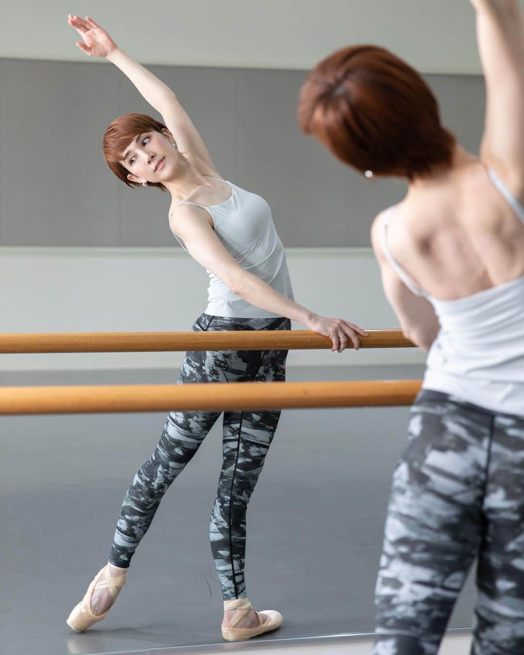 DANSKIN Japanのインスタグラム：「【BALLET COLLECTION】 DANSKIN × Miki Weatherford  バレエをブランドのルーツに持ち、140年の歴史を築きながら常にバレエダンサーのしなやかな動きに寄り添ってきたDANSKIN。 ダンサーの身体を包み込み、一体化するようなセカンドスキンのような着心地を大切にしています。  ウェザフォード美輝さんがアンバサダーに就任した当時より長年愛用していただいているSKINISH SERIESは、 まさにDANSKINの着心地を象徴するセカンドスキンウエア。  SKINISH SERIES - バレエレオタードのように、肌を包み込むような着心地とフィット感のセカンドスキンウエア - ダイナミックな動きにもフィットするストレッチ性 - 縫い目を平らにしたフラットシーマ縫製で肌あたりを軽減 - ブラ、キャミソールは2WAYストラップで着こなし変化を楽しめる  DANSKINブランドサイトでは、ウェザフォード美輝さんのインタビューを公開中。ウエア開発に込めたこだわりや思いなどうかがいました。 @danskin_japan プロフィールTOPのURLよりぜひご覧ください。  #danskin #danakinjapan #ダンスキン #こころとからだ #わたしを生きる」