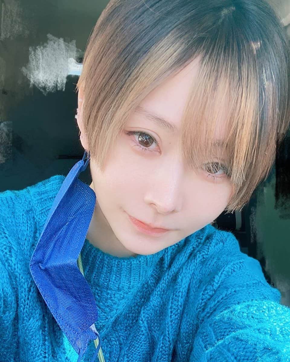 雫さんのインスタグラム写真 - (雫Instagram)「青〜〜！🟦」4月5日 19時20分 - plkshizuku