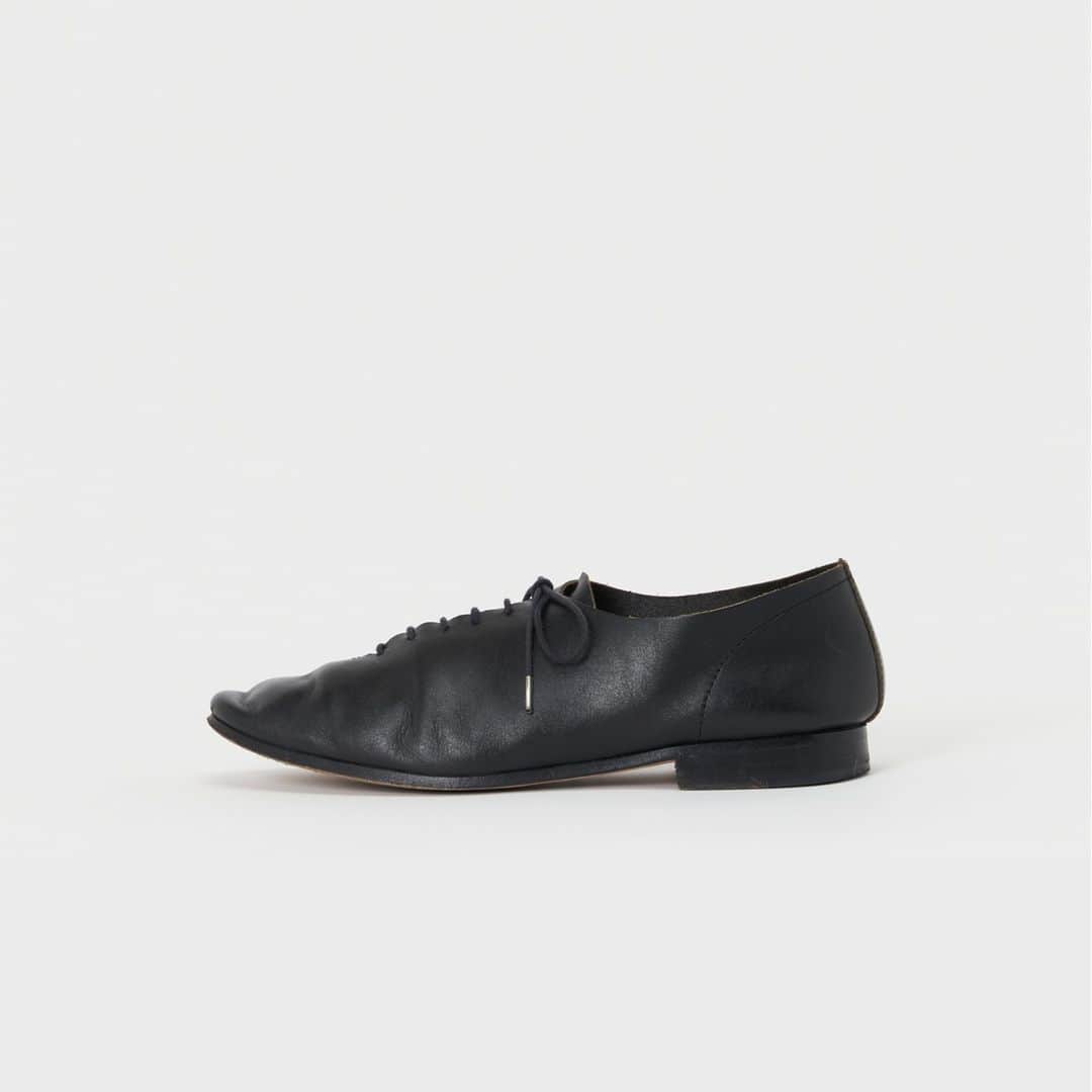 エンダースキーマのインスタグラム：「“case study” model: foot cast///6 hole color: black older: 27 months  “foot cast” is a self-modeling product that allows you to mold leather shoes for your own feet.  #casestudy #footcast #henderscheme #スキマ」