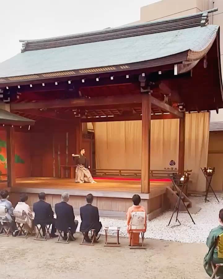 梅川壱ノ介（舞踊家）のインスタグラム：「𝐈𝐲𝐨𝐤𝐮𝐧𝐢 𝐒𝐮𝐩𝐩𝐨𝐫𝐭𝐞𝐫𝐬' 𝐀𝐬𝐬𝐨𝐜𝐢𝐚𝐭𝐢𝐨𝐧 𝐰𝐚𝐬 𝐛𝐨𝐫𝐧! ￣￣￣￣￣￣￣￣￣￣￣￣￣￣￣￣￣￣￣￣￣￣￣ 去る、2023/4/2  愛媛県松山市にて、『梅川壱ノ介伊予之国後援会』が設立され、能舞台で発足式典を滞りなく、終えることができました。  去年訪れたご縁が育まれ、後援会設立の運びとなり、なんと言葉にして良いかわからないほどに有難い気持ちでございます。《家族心》、大切にしていきたいと思います。  これからも芸道に精進し、お稽古に精を出していきたいと思います。  これからもどうぞ宜しくお願い申し上げます。  #梅川壱ノ介 #舞踊家 #日本舞踊 #伊予 #道後温泉 #愛媛県 #後援会 #梅川壱ノ介伊予之国後援会 #ClassicJapanesedance #traditionaljapanesedance」