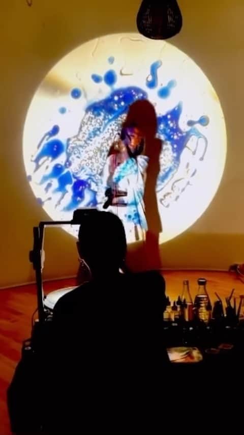 COMA-CHIのインスタグラム：「It was so amazin collab night in byron bay🇦🇺 specially thanks for @hydrofunk_records  @benjaminwalshaustralia @tomthummer @yao.mikami  @highfibar   バイロンベイ公演での一幕、素晴らしい演出でした！ ありがとう💙💙🐉」