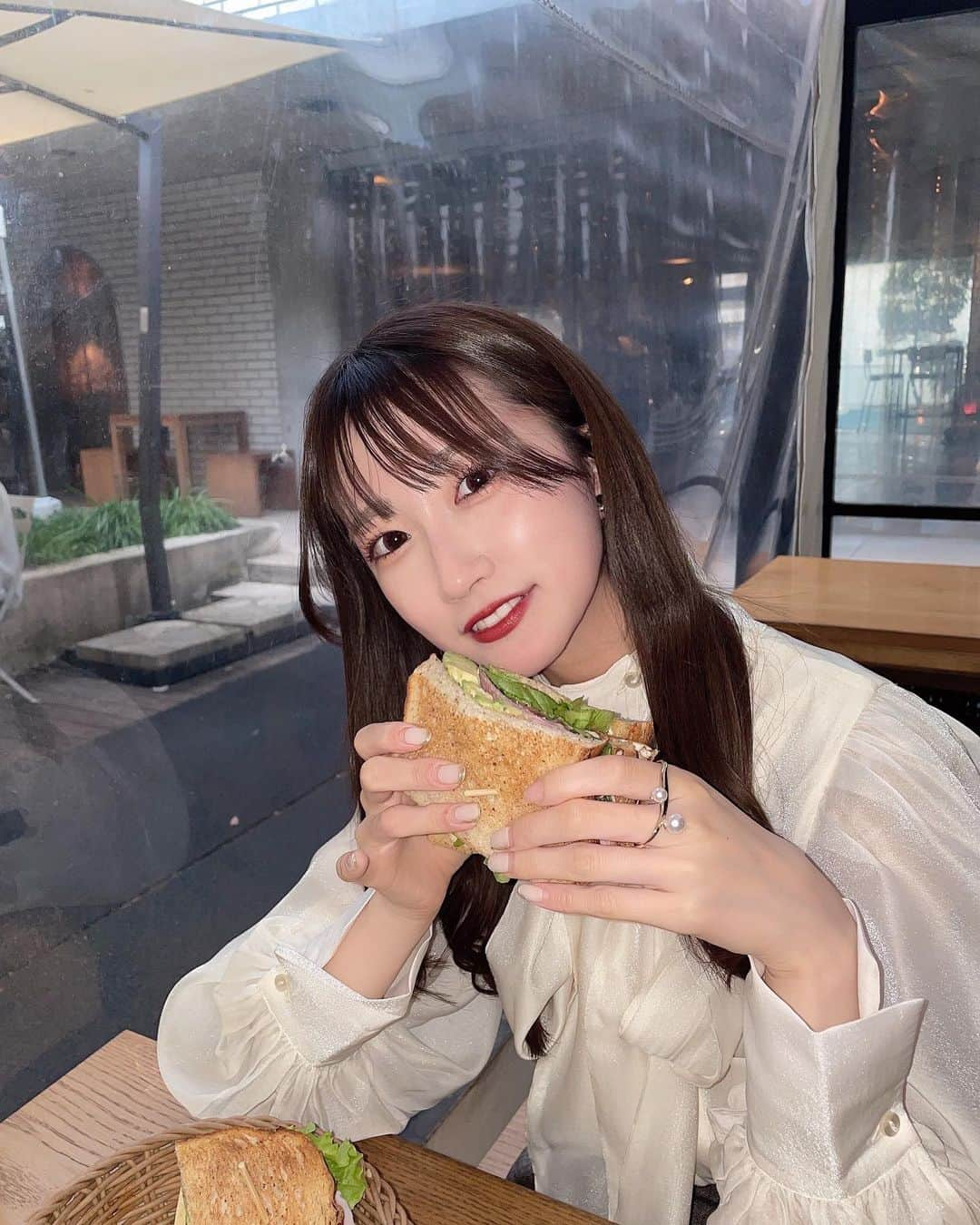 葵井るきのインスタグラム：「🥪 ここのアボカドが美味しすぎた問題🥑 ここのパンケーキがずっと気になってたんだけどメニュー見たらクラブハウスサンド？が美味しそうすぎて頼んだら中のアボカドが美味しすぎて感動🥹🥹アボカド界圧倒的なんばーわん🥑🪄 ほんとみんなに食べて欲しい💭♡  ここは絶対リピ確なので次はパンケーキ食べよーっと🥞  #crisscross #クリスクロス #表参道カフェ #カフェ巡り#cafe」