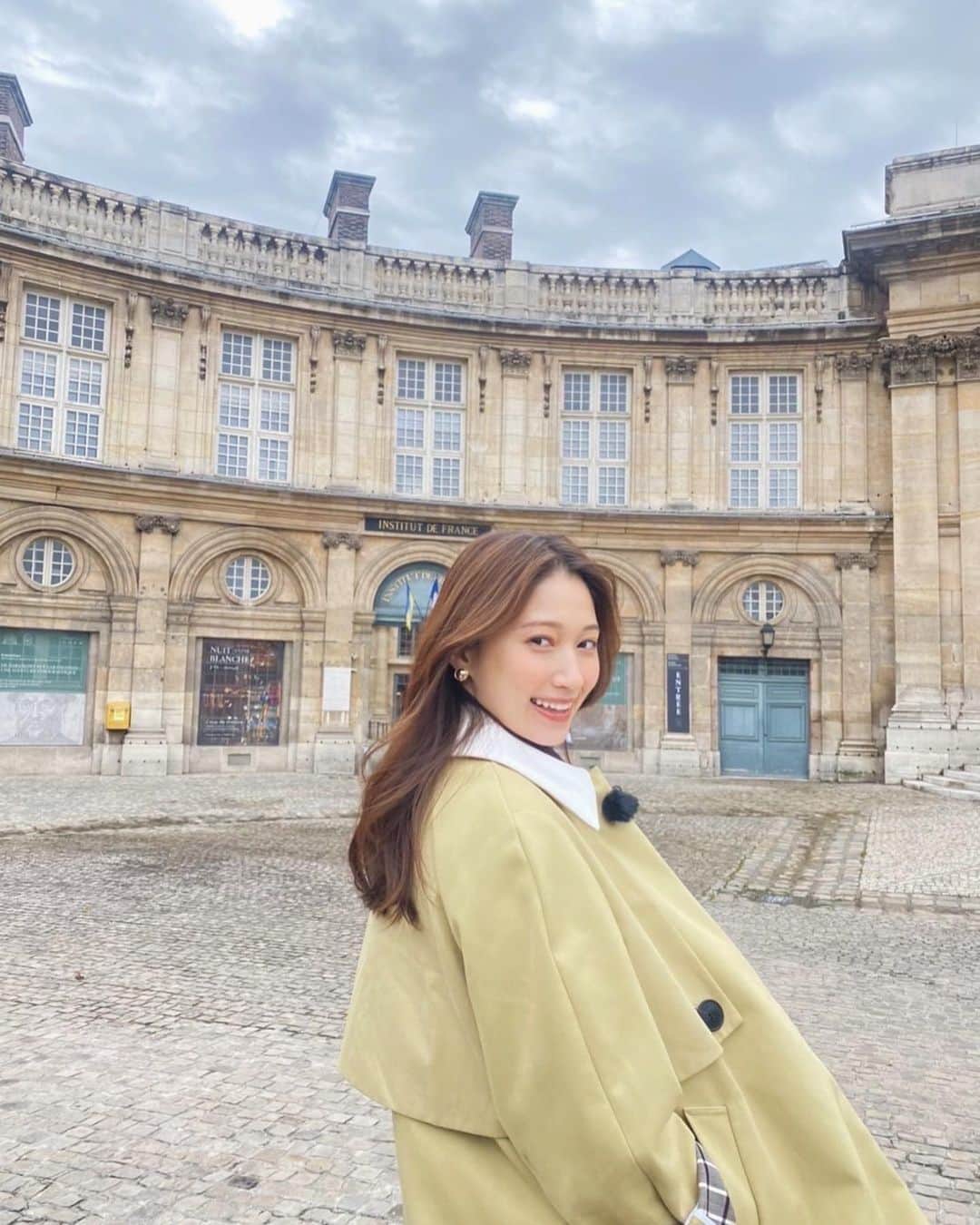 大野いとのインスタグラム：「いつの間にか4月の暖かさに包まれてます。🌷花たくさんの春、楽しみましょう☺️」