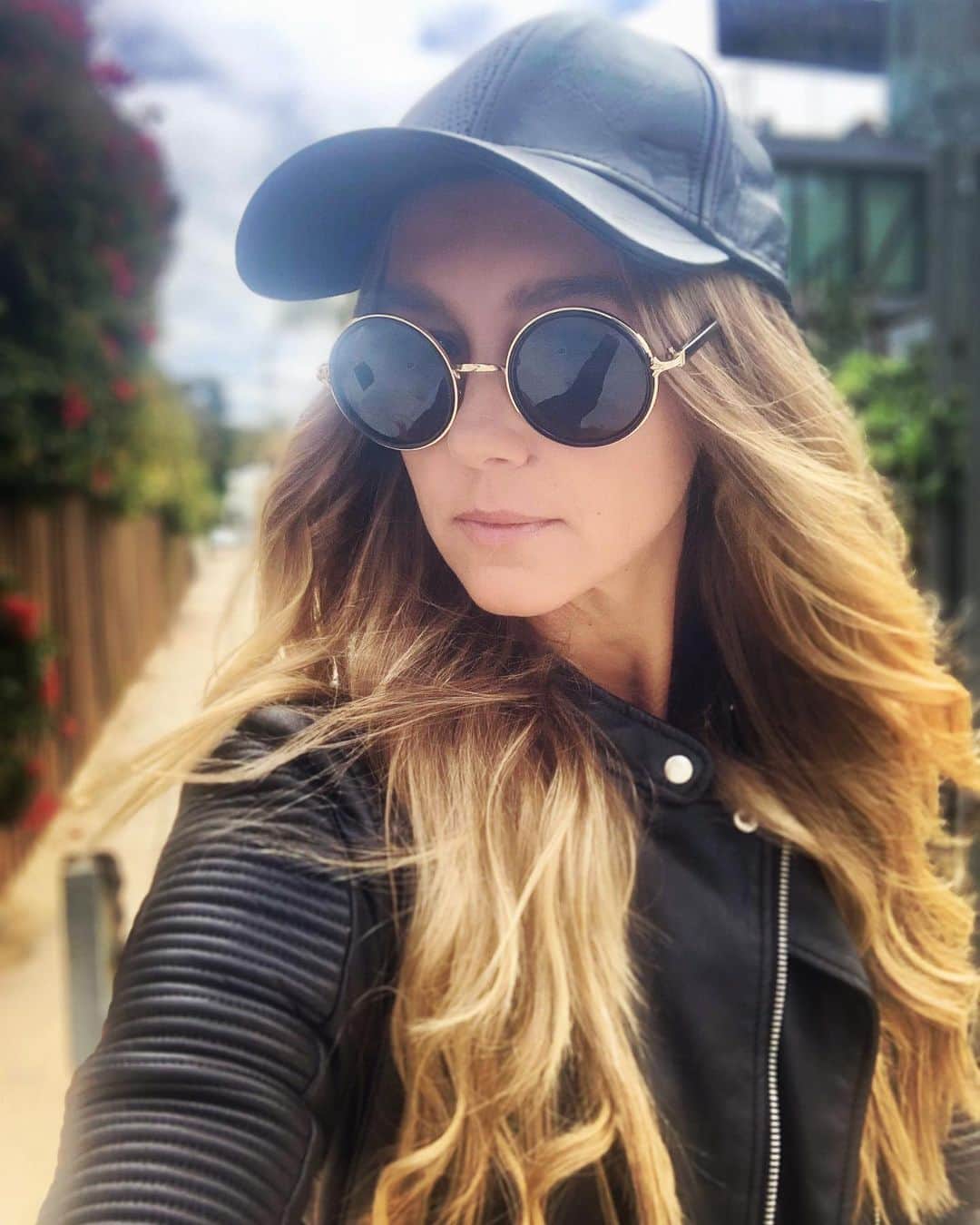 シャーニ・ヴィンソンのインスタグラム：「Be your own boss 😎」
