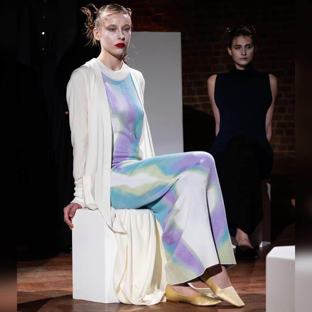 ミラショーンのインスタグラム：「Performance FW23/24  Long knit dress jacquard cloud white light sky and rose lavander and Knit pencil long cardigan dress   Creative Director MARC AUDIBET #marcaudibet   Pic by @alex.martellotta    #fw2324 #milaschon #intelligentelegance #madeinitaly #jacquard」