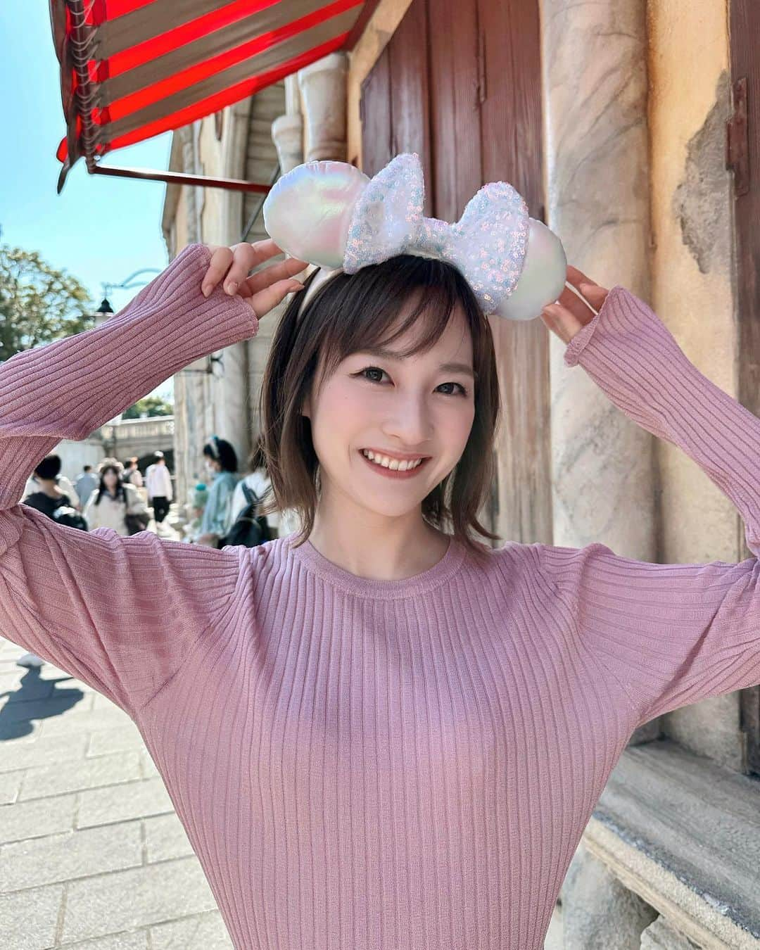 中野瑞希のインスタグラム：「. 久々のディズニーシー🤍 一つも乗り物には乗らず、ひたすら食べて飲んでの繰り返し！ 何も乗らなくてもいるだけで楽しい🥹💕 チャイシュガー味のチュロスおすすめです♡ . . #disney#disneysea#ディズニーシー#ディズニーシーグルメ#チャイシュガーチュロス」