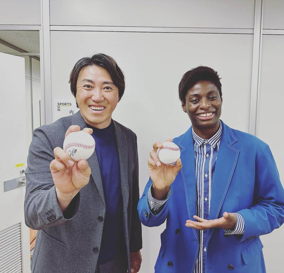 内川聖一さんのインスタグラム写真 - (内川聖一Instagram)「NHKサンデースポーツの新メンバーとして加入させて頂くことになりました☺️  放送39年目になる、歴史ある番組のメンバーに加えて頂き、光栄であるとともに身が引き締まる想いで一杯です。 また、この度、同じく新メンバーとして加わった馬瓜エブリンさんと一緒に盛り上げていきたいと思います！  番組内で僕が担当するコーナーは、"うちっかわ"です。 さまざまなスポーツの内側・インサイドに鋭く迫っていこうと思います🔥  NHKサンデースポーツは、日曜日 21時50分～　総合テレビでの放送です。 また出演情報はInstagramなどをチェックして頂けると嬉しいです😁  #NHK #サンデースポーツ #豊原謙二郎 アナウンサー #中川安奈 アナウンサー #落合博満 さん #上原浩治 さん　 #藤川球児 さん #中澤佑二 さん　 #中村憲剛 さん #谷真海 さん　 #村上茉愛 さん　 #相葉雅紀 さん #内川聖一  #うちっかわ #大分bリングス」4月5日 20時00分 - uchikawaseiichi01