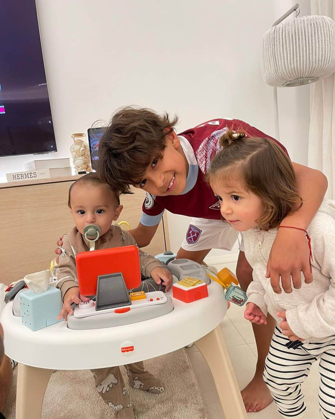 マヌエル・ランシニのインスタグラム：「Felices 2 añitos princesita de la familia ❤️🥰 te amo mucho foquita 😍🎂🫶🏽」