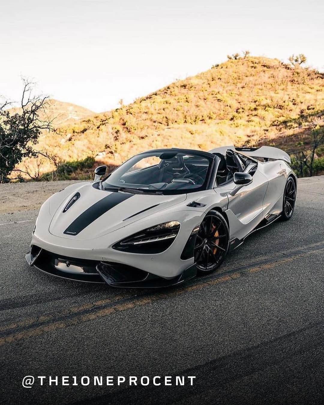 McLaren Automotiveのインスタグラム：「Take a closer look at the 765LT which was #McLarenSpotted by @the1oneprocent.   #McLaren #McLarenAuto #McLaren765LTSpider #765LT #MSOedition」