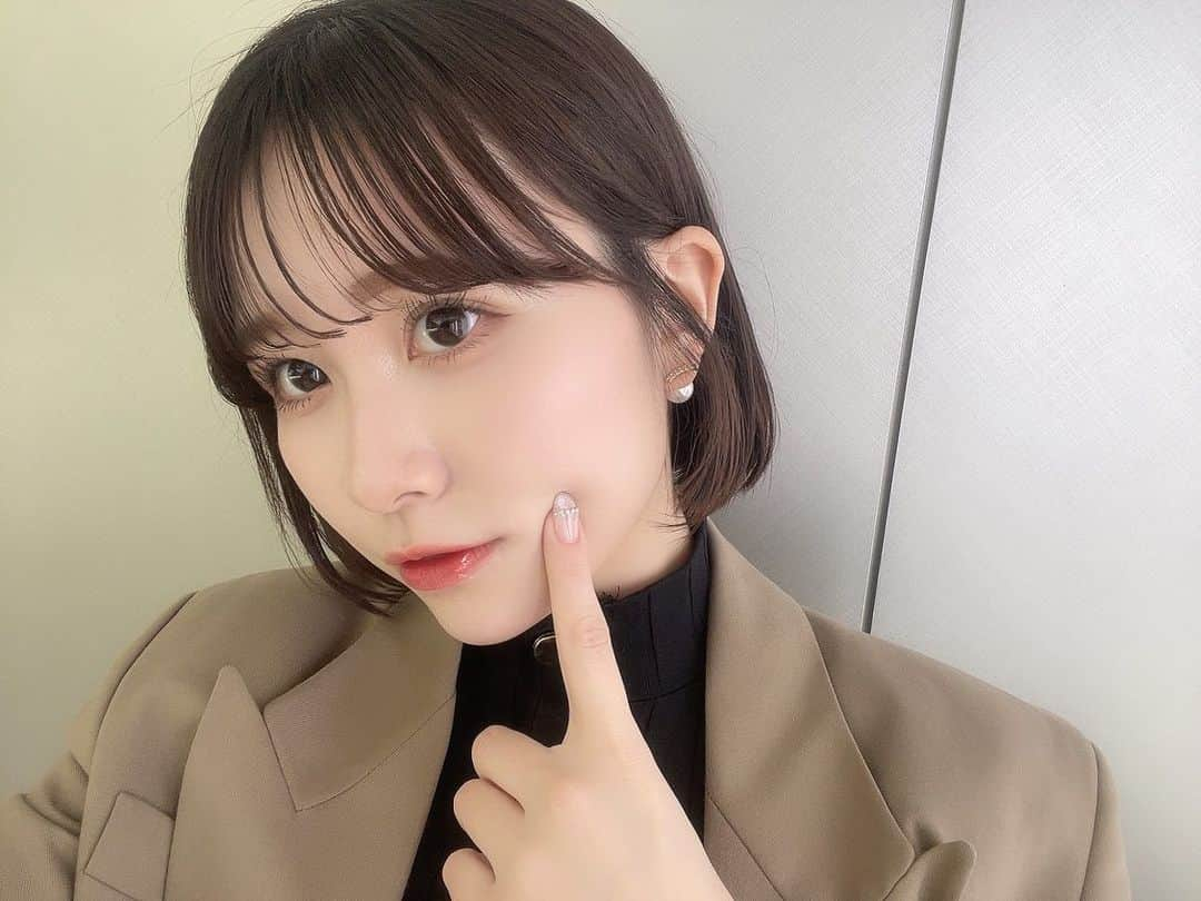 鎌田彩樺のインスタグラム：「何枚目がしゅき？🐰」