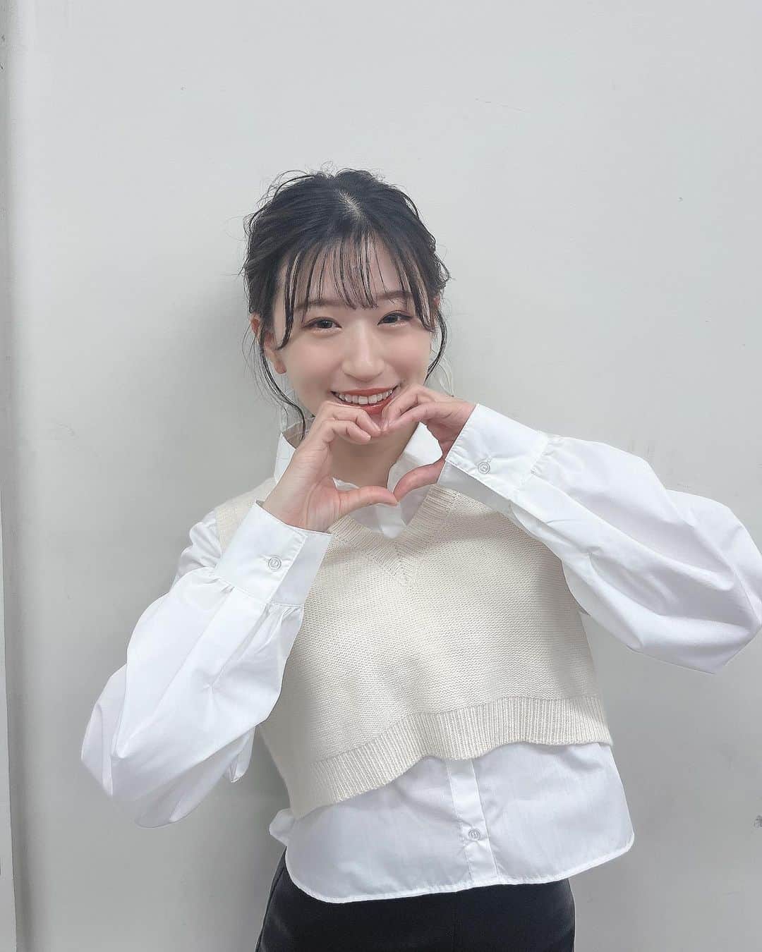のインスタグラム：「⠀ 【#シンデレラフェス vol.10】 出演させていただきました🌼 ⠀ JKの皆さんとNMB48の新曲「#Done」を踊らせていただきました‼︎ 振り付けを覚えて一緒に踊ってくださりとっても嬉しかったです🥺貴重なステージに立たせていただけて幸せでした☺️🌼 ⠀ JKの皆さんありがとうございました‼︎ ⠀ ⠀ ⠀ そして、#SPINNS さんのステージにも出演させていただきました🥺 私にとって初めてのランウェイで、とっても緊張したんですが緊張を忘れるくらい楽しかったです♪ ⠀ 可愛いお洋服を着させていただけて幸せです🌼 ⠀ ⠀ ⠀ 見つけれーちゃんしてくださった皆さん ありがとうございました🥰」