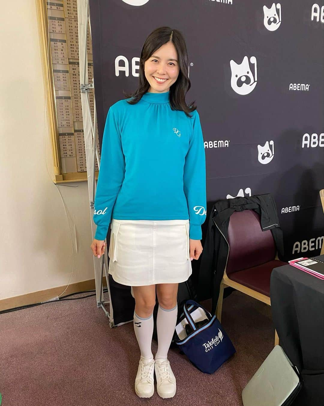 和田奈美佳のインスタグラム：「⛳️⛳️  Abemaツアー開幕戦 Novil Cup 今日から三日間大会が スタートしました😊 僭越ながら今年も実況を任せて頂きました。  強風と硬くしまったグリーンに 悩まされる選手が多い中で、 トップは-6までスコアが伸びる展開に！  明日はカットラインもあるので、 少しシビアな場面もあるかと思いますが 和気藹々と楽しい中継ですので ぜひ朝9時からご覧ください😊  ※リンクはストーリーに添付します♪  👚ウェア👚 @delsolgolf   #Abemaツアー #男子ゴルフ下部ツアー  #広田悟プロ #宮里聖志プロ  #田島創志プロ  #秋山真凛ちゃん  #和田奈美佳」