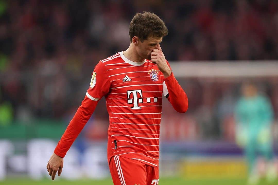トーマス・ミュラーのインスタグラム：「#enttäuschungpur #tutmirrichtigwehvorallemfürallefcbfansdieesliebeninberlinumdenpottzukämpfen」