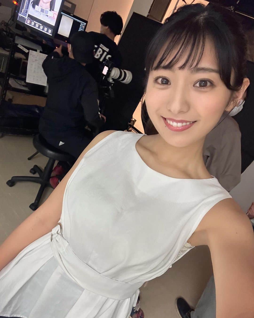 のインスタグラム：「🤍  宣材写真撮影したときのオフショ  ホームページ変更も 楽しみにしといてください🥰」