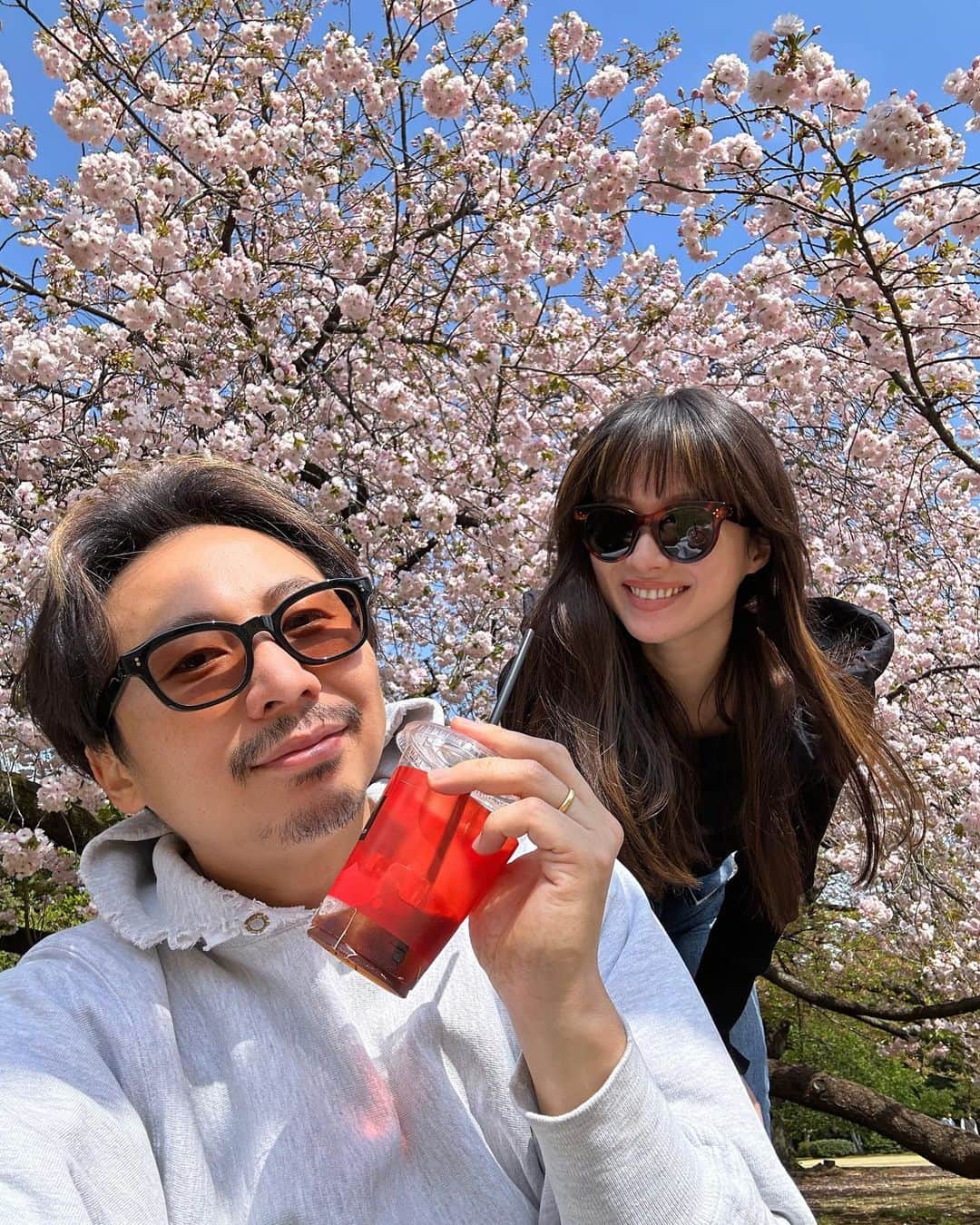 久保雄司のインスタグラム：「早起きして一緒に散歩🌸  元気です😊」