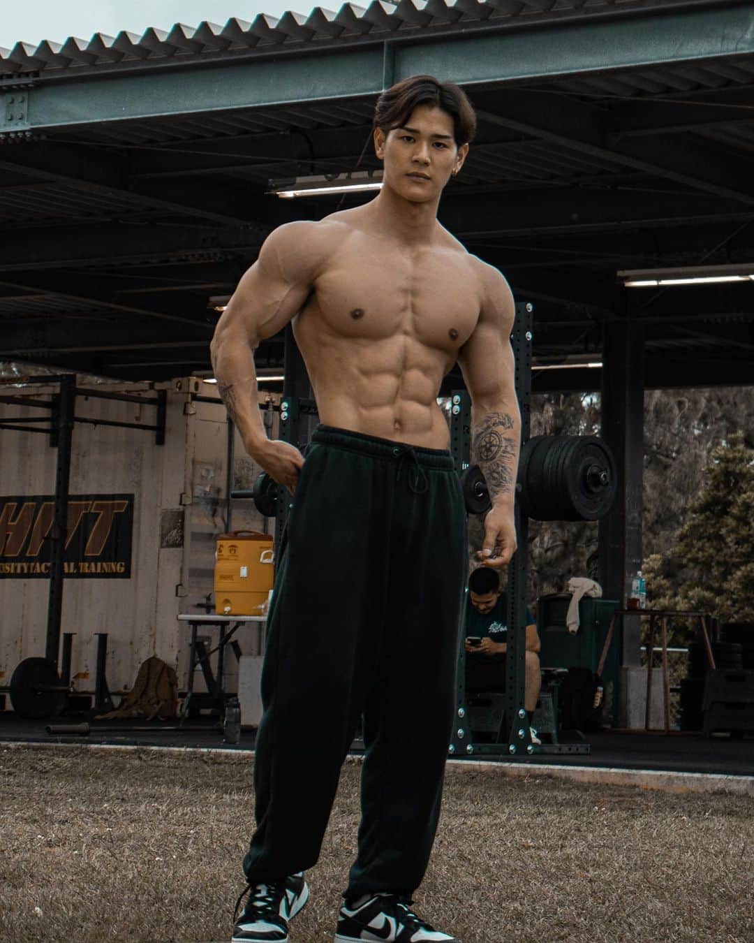 のインスタグラム：「・ 7 weeks out . 今日も自分に勝った自分を褒める✌🏻✌🏻😷 ・ ・ ・ ・ #fitnessmotivation #physique  #mensphysique #roadtopro」