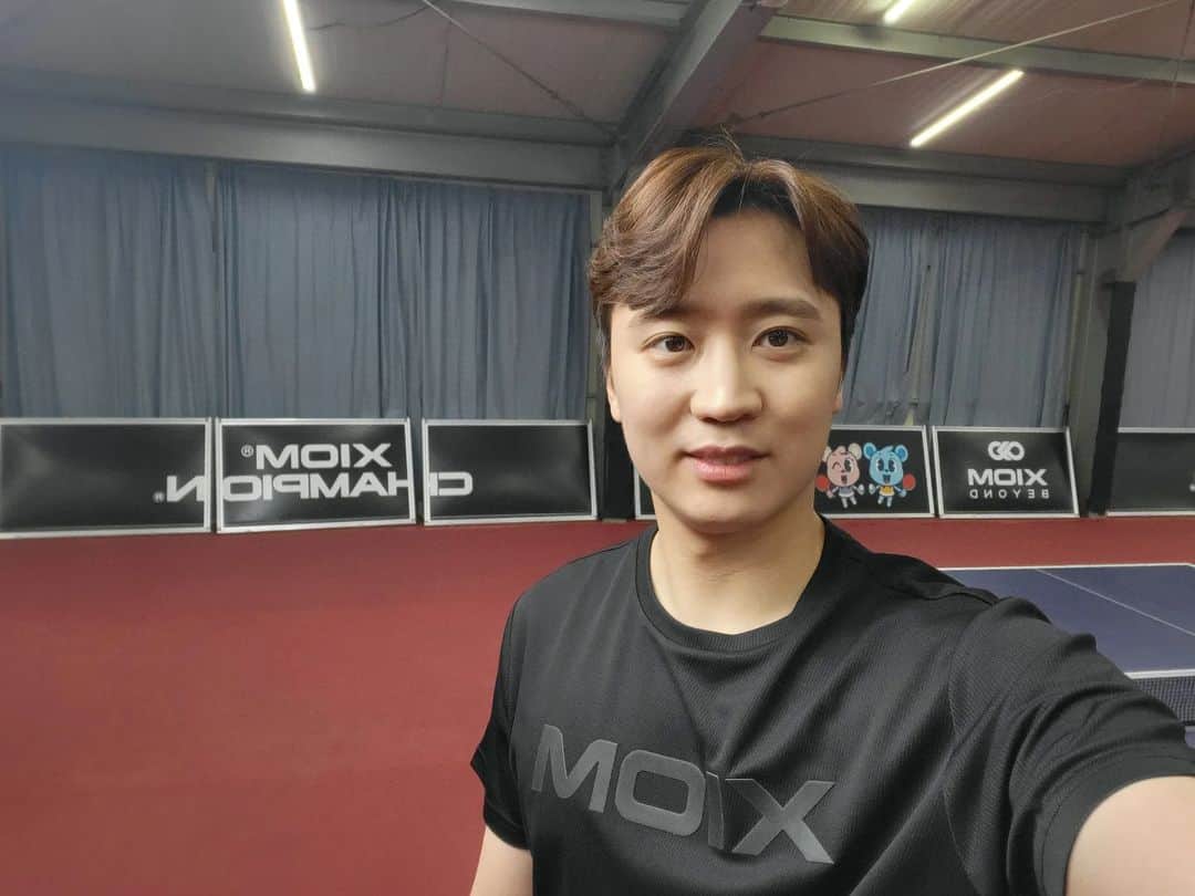 鄭栄植のインスタグラム：「탁구 용품 브랜드 XIOM🏓」