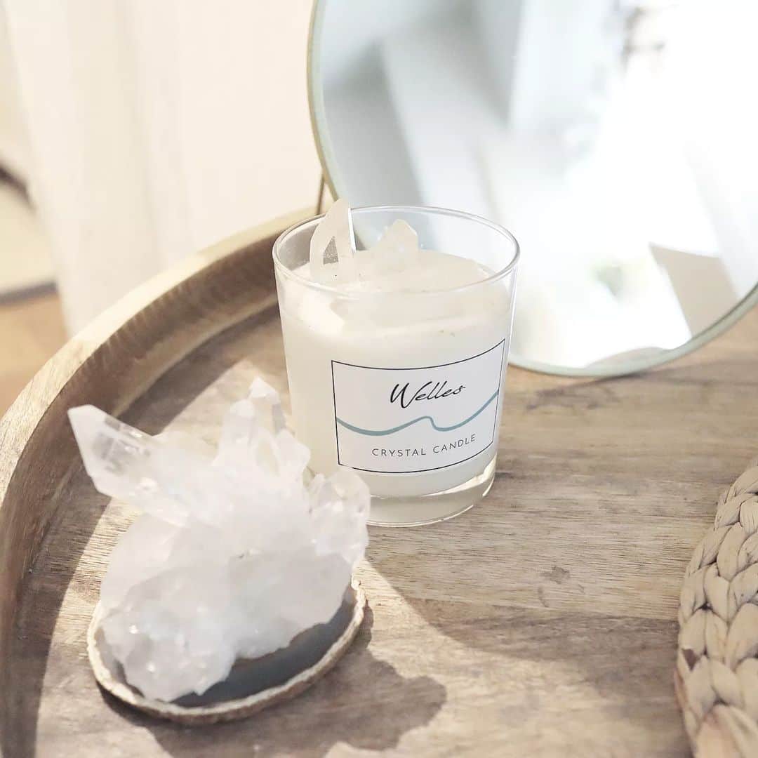 Eri Satoのインスタグラム：「【the CLEANESS】 · 少し前に、行ってみたいなーってずっと気になっていたサロンに行ってきました😌 @the_cleaness  フォローしてる方がオススメされてたんですが ちょうどクーポンを頂く機会があったので✨ · 男性のセラピストさんなので最初はちょっと緊張するかもだけど笑  ナデナデ系のエステだと何も感じないタイプなので😂、 しっかり施術してもらえるほうが好みなのです☺️✨ お話もかなり盛り上がった🤭笑 · 脚中心のオイルマッサージをお願いしましたが、 施術後は「あれ、私こんな脚細かったっけな？」ってなるし、 靴がゆるくなりました😂 次は全身もやりたい！ よもぎ蒸しも気になってます💞 · 場所は恵比寿で、元職場の近くであり現仕事先からも遠くない🙌 おかげで迷わず行けました笑 HPもインスタもとっても素敵だし、 店内の雰囲気もおしゃれで居心地良いです✨ 個人的に、 @welles.life のキャンドルが置いてあってテンション上がりました🤭 · とってもオススメのサロンです ぜひチェックしてみてね✨ · · #thecleaness#ザクリーネス#恵比寿#恵比寿サロン#オイルマッサージ」