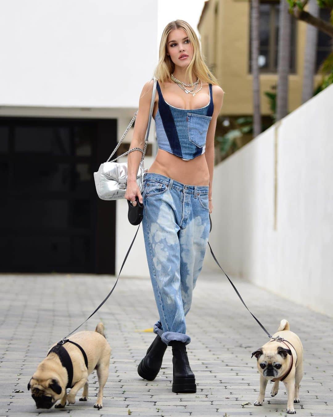 Joy Corriganのインスタグラム：「She’s a huge animal lover 🐕 🐶 wearing @tanakavintage snapped by @filmdigitals」