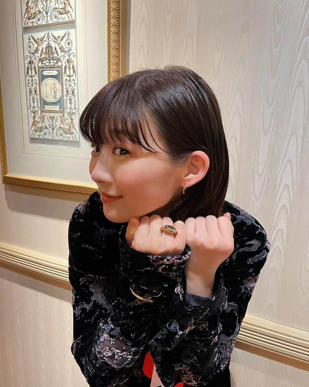 伊藤沙莉さんのインスタグラム写真 - (伊藤沙莉Instagram)「おはようございます🌞  ここらで 溜まっていた素敵ちゃん お衣装ご紹介します💁🏻‍♀️❣️  1.2枚目 エランドール賞プレゼンター  ドレス @lokitho_tokyo イヤリング @graey_official  3.4枚目 アメトーーク!3時間sp  ブラウス @newans.official @ow_pressroom ベスト @jack_joat @jakkeldn スカート @jack_joat @provoke_design_boutique サボ @quartierglam イヤリング @garni_official リング @higashiyamapr @ginjewelrytokyo  5.6枚目 ぽかぽか  トップス スカート @toryburch 靴 @daniella_and_gemma イヤーカフ @higashiyamapr @etoilight_jewelry  7.8枚目 アレグリアイベント  ドレス @31philliplim イヤリング @duedonne.jewelry @higashiyamapr リング @nomg_official @higashiyamapr パンプス @charleskeith_jp  9.10枚目 文化庁芸術祭授賞式  ジャケット スカート @yohjiyamamotoofficial イヤリング @ete_official リング バングル @____.ree____   stylist:あかねさん make:ふぁーびー」4月6日 6時25分 - itosairi