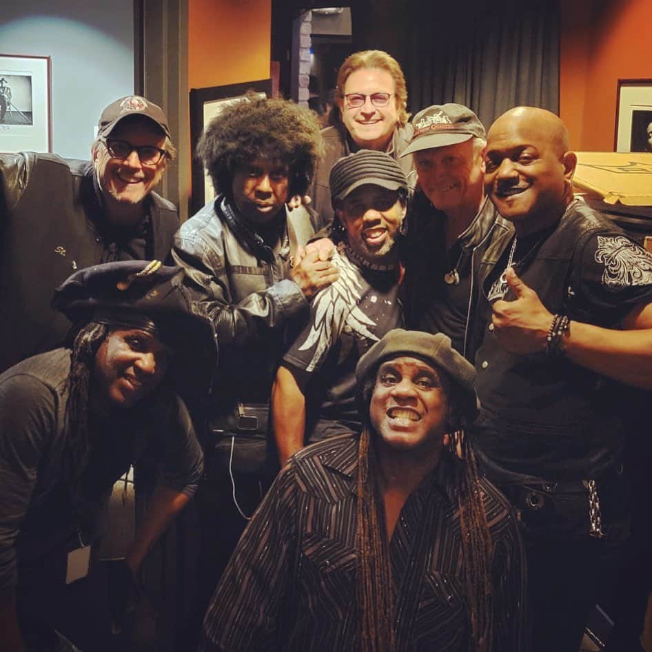 ヴィクター・ウッテンのインスタグラム：「The Wooten Brothers and the Peterson Brothers in Minneapolis hanging with Sonny T. #brotherlylove」