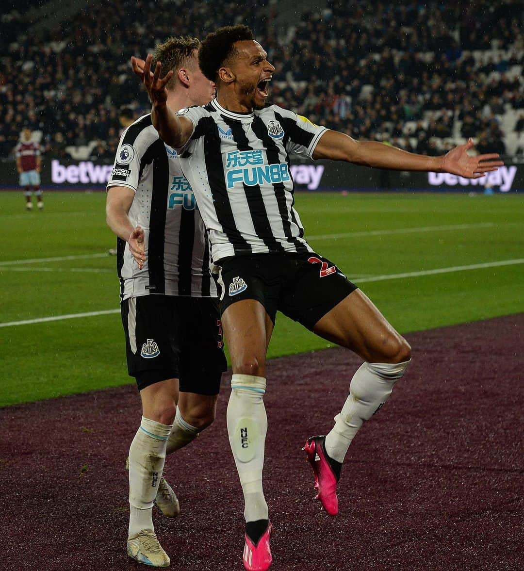 ジェイコブ・マーフィーさんのインスタグラム写真 - (ジェイコブ・マーフィーInstagram)「Dogged 💪🏽 @nufc」4月6日 6時40分 - jacobmurphy95