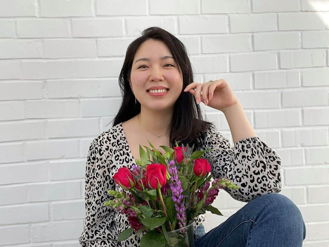 永瀬まりのインスタグラム：「Happy birthday to me🥂今年もお誕生日を迎えました🌹  気づけばお久しぶりの投稿になります😊最近の私はママ業に翻弄されながらも、密かに進めて来た次なるプロジェクトに向けて毎日奮闘しています💪🌈  何かに挑戦するって本当に気持ちがいい❣️やっぱり戦っている方が自分の性には合っているんだなと改めて感じる今日この頃です🫢笑  毎日たくさんの愛と笑いをくれる主人と息子👬 そしていつも見守ってくれる周りの方たちへの愛と感謝を忘れずに💗  もっと強くて優しい大人になれるよう、今年も精進して参ります🙏  🐣4/5 まりきゃん🐣  #birthdaygirl  #April5th」