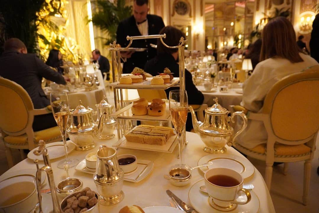 神谷由香さんのインスタグラム写真 - (神谷由香Instagram)「Afternoon tea in @theritzlondon   イギリスといえば？って言われたら 私は"Afternoon tea"がでてくる🫖🇬🇧  昔学生の時にロンドン来た時は お高くて入れなかったの！笑  美味しくて空間も素敵で満たされました🥰」4月6日 7時14分 - kamiya_yuka_