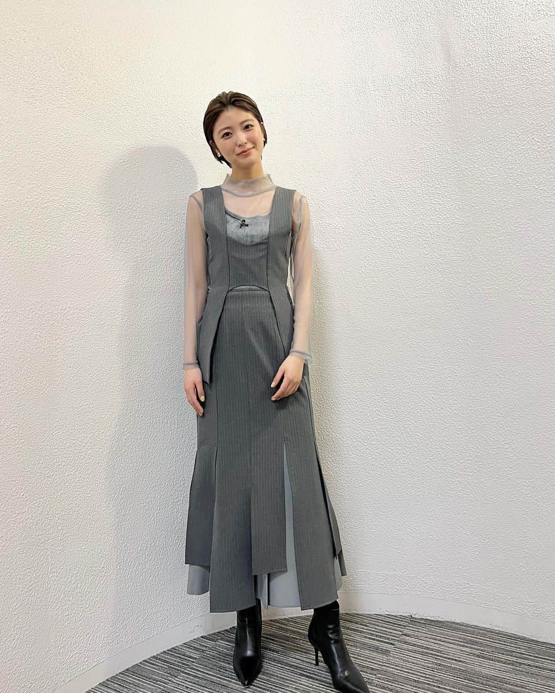 工藤美桜のインスタグラム：「世界衝撃映像100連発 ありがとうございました！ 皆さんのおかげで出禁にならなくて良かった… TOKYO MERスペシャルドラマに劇場版よろしくお願いします！🚑  ビスチェ、スカート @musubore_official  ブーツ @freelance_paris  👗　@shingo_tsuno  💄　@akiyamahitomi09」