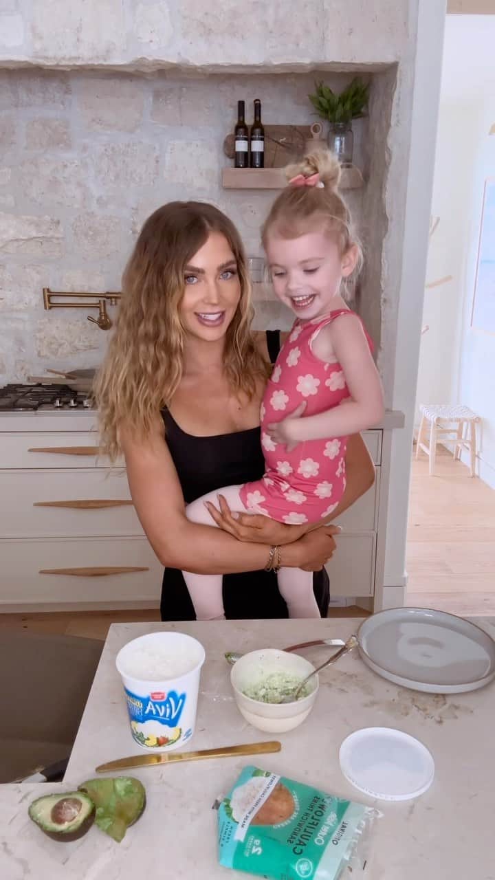 Cara Van Brocklinのインスタグラム：「If you’re an avocado toast lover but want a higher protein option, give this a try! I have this at least once a week as either part of my meal or a snack. It seriously so yummy!」