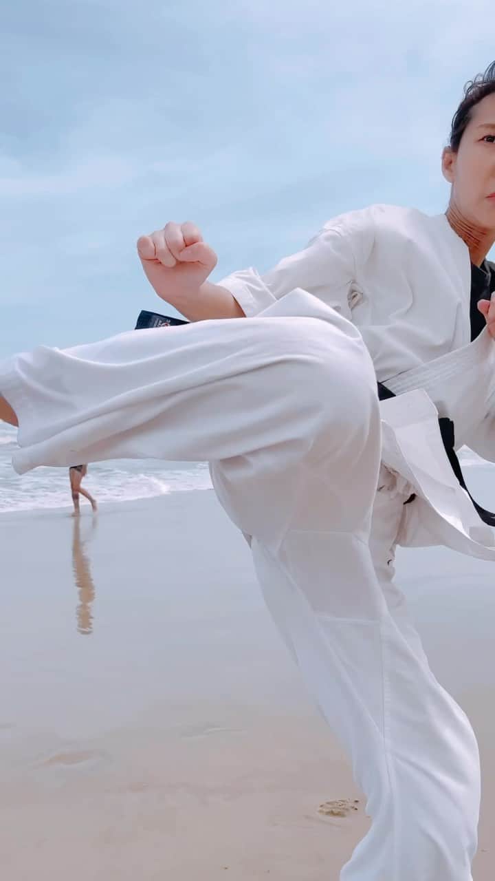 浜井美香のインスタグラム：「#kyokushin #karate #martialarts #kick #kumite #warrior #karatekid #kungfu #Киокушин  #каратэ #空手 #تمرين  #japan」