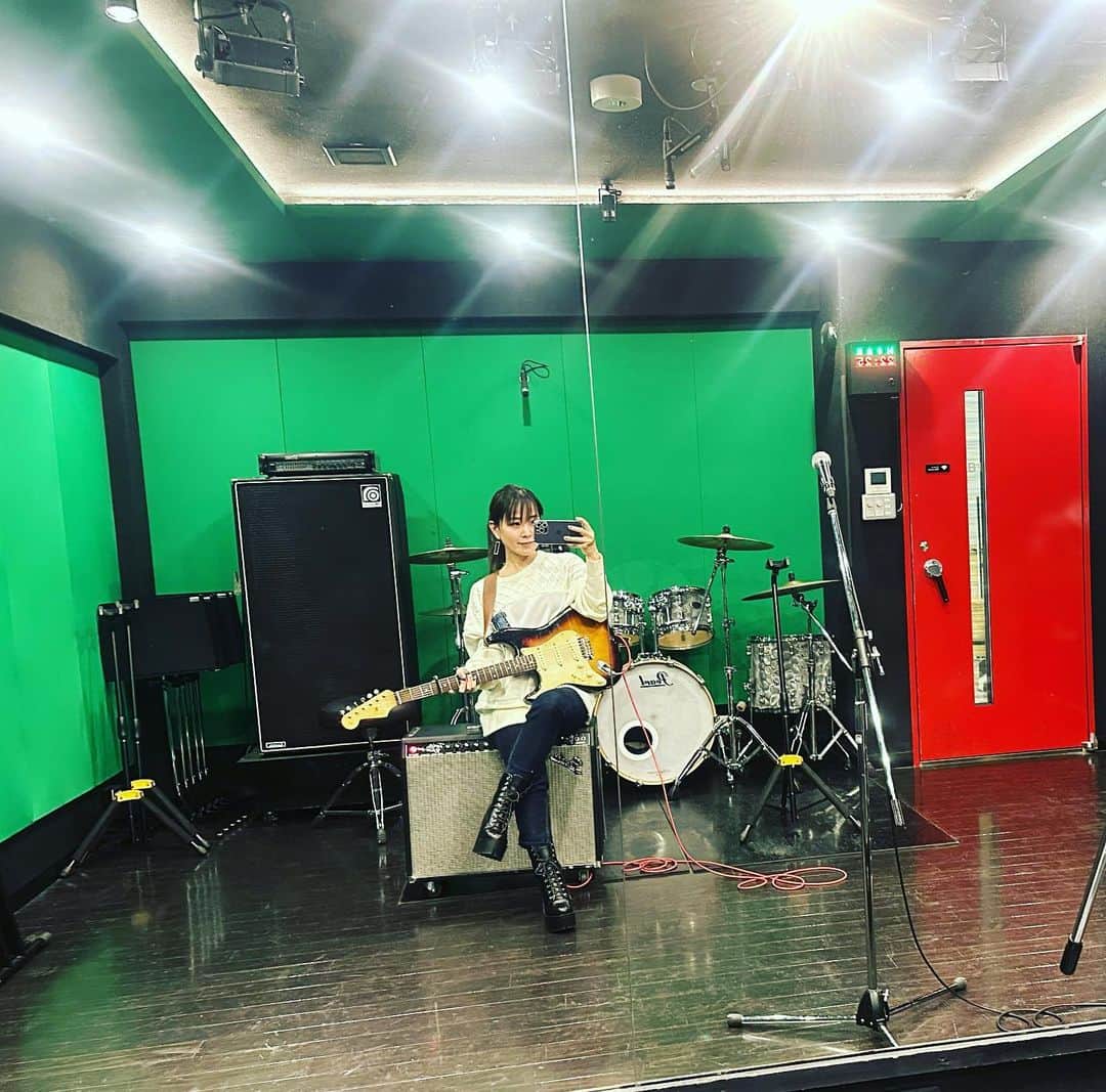森恵さんのインスタグラム写真 - (森恵Instagram)「楽しんでもらうには、 楽しむためには、 練習あるのみ！  Liveの為に練習出来るって、 なんて幸せなんだろう✨  #BillboardLive #billboard #4月7日横浜 #4月28日大阪」4月5日 22時38分 - morimegumi_official