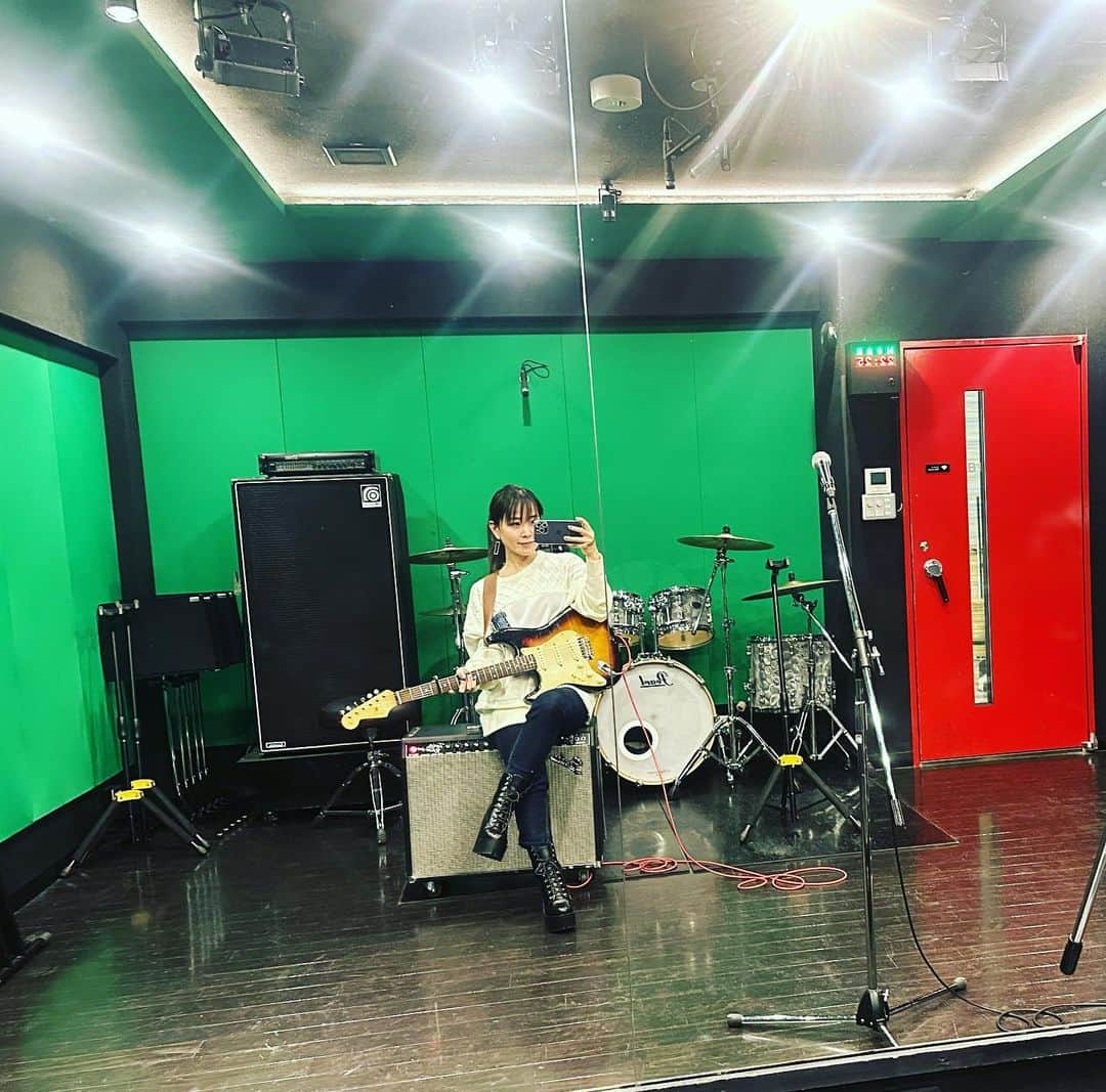 のインスタグラム：「楽しんでもらうには、 楽しむためには、 練習あるのみ！  Liveの為に練習出来るって、 なんて幸せなんだろう✨  #BillboardLive #billboard #4月7日横浜 #4月28日大阪」