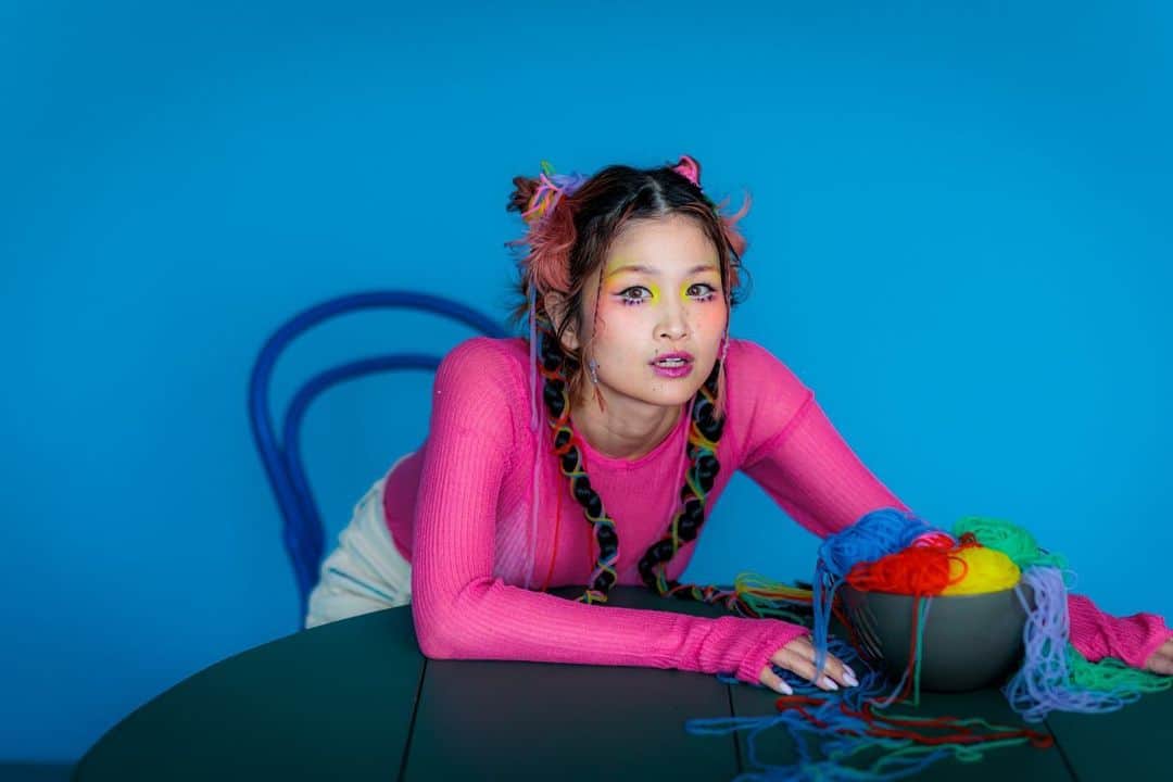 HARUKA MUTOさんのインスタグラム写真 - (HARUKA MUTOInstagram)「Hi Spring🌸🌱  New Photo Art Works🎨  model: @haruka_muto  Photographer: @ayacameratokyo  hairmake: @luna__nide   "𝑾𝒆𝒊𝒓𝒅 𝑩𝒖𝒏𝒏𝒚 𝑴𝒐𝒎𝒎𝒚" から1年と少し。  新たなワクワクを届けるPhoto Art🎨  Pop, Colorful, Unique!!!🌈  We hope you enjoy it💙💗💚💛  今回もなかなか面白い作品が盛り沢山。 表現の自由を思い切り楽しんだ感じ。 アイデア出し合い、一つのものを作り上げるのは 写真でもダンスでも、何でもワクワクするっ。  続々とアップしていきます✨ 　 #photoart #photography #popart #photo #photooftheday #colorful #ootd #photowork #makeup #hairstyle #hairmake  #作品撮り #ポップアート」4月5日 22時44分 - haruka_muto