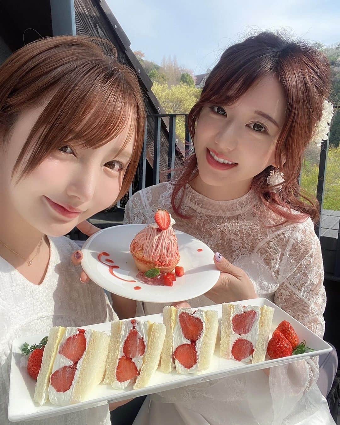 AYAのインスタグラム：「. ヘアアレンジもして、 ドレスきてもらって撮影してきたよ\( ´ω` )/ めちゃかわいかった🌸データはおたのしみに♡ 作品撮りしたい✨  model @k11_tan  photographer @photo._.xooaya   #撮影モデル  #作品撮りしたい  #ハープ園  #兵庫県撮影スポット  #ドレス撮影 #ロケーションフォト  #おたのしみに」
