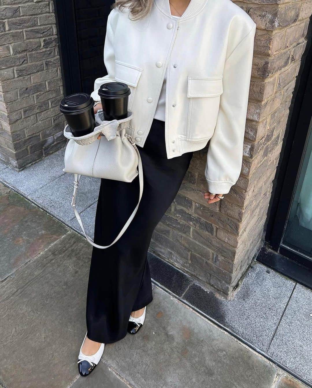 のインスタグラム：「Moments in monochrome.  @evepecak wears the satin maxi skirt [124200060]」