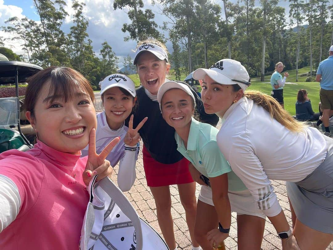 高木優奈さんのインスタグラム写真 - (高木優奈Instagram)「The best friends 😚 Nice to meet you 🫶🏻 I love Australia 🇦🇺  Thank you so much 😌  愉快で最高なプレイヤーたち⛳️ 私たちのトラブルを助けてくれたり ゆっくり英語で話しかけてくれたり… これだけ助けてもらったり優しくしてもらって 私も今以上に人に優しくしようと思いました☺️  #Australia #WPGA #髙木優奈 #YunaTakagi #ヤオマサ #濱田精麦 #ZOY #YAMAHA」4月5日 22時51分 - yun.g__156cm