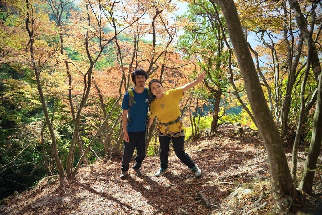 安間佐千さんのインスタグラム写真 - (安間佐千Instagram)「"ただいま"  小豆島で初登したあるルートをそう名付けた。どこか小豆島は、ただいま、と言いたくなる雰囲気がある。  ”ただいま”と言う時、それは包まれるように迎えられていることを知っていて、そこに私が帰ってきたことを伝えたいから、放つ言葉だと思う。そんな気持ちを伝える人がいることの幸せ。そんな場所を探していくことの大切さ。そんな気づきを、小豆島は僕に与えてくれています。  小豆島ドキュメンタリーも、残り20本を切りました。こんなに短期間でこれだけの方々に購入して頂き、ありがとうございます。増販や、YouTubeなどでアップされることはないので、興味のある方はぜひ！僕のInstagramプロフィールのURLから購入ページに飛べます。  @hibiki_miyazawa  @ue_climbing  @goukitahara  #ガッキーさん  @myk___0316  @sanaetojiro_cosmoinyukien  @shodoshima_olive_yh_good_stay  @shodoshima_nyan  @hirakukotabe  @nor.lys  @nekojarashi  @skya_cs_sports_tv  @cogworkscoltd  @climb.do」4月5日 23時00分 - sachiamma