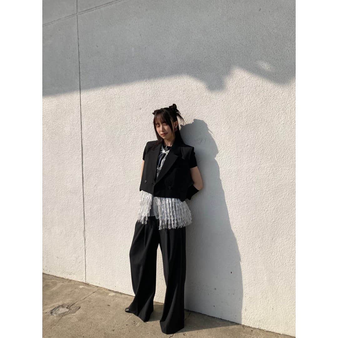 のインスタグラム：「🖤🤍 ⁡ ⁡ ポジ子とネガ乃 ⁡ ⁡ MV公開されました！ ⁡ ⁡ 観てね ⁡ ⁡ 🤍🖤」