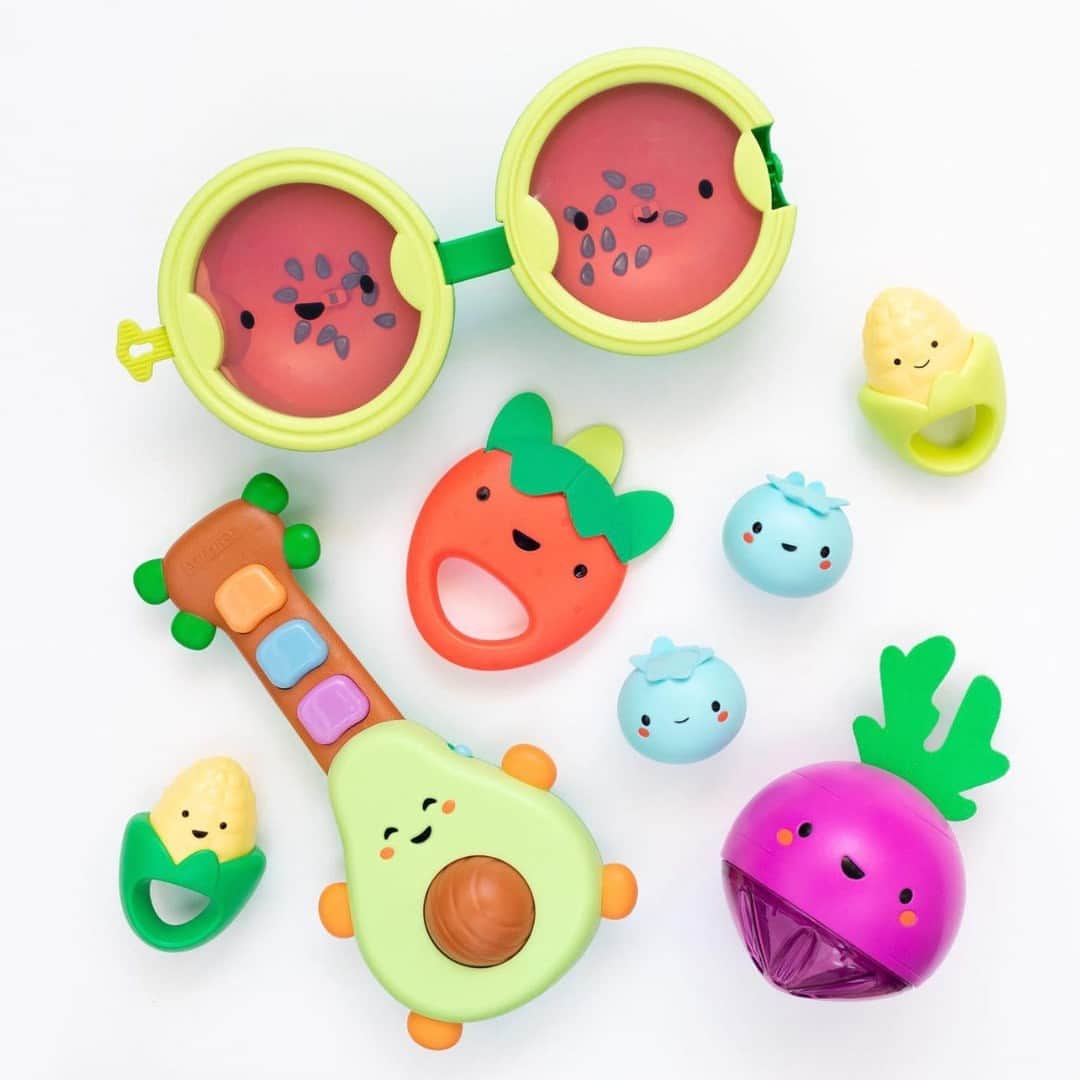 Skip Hopさんのインスタグラム写真 - (Skip HopInstagram)「Guitars, bongos & more musical toys! Mini rock stars will love our Farmstand Collection!🍓🌽🥑  #skiphop #musthavesmadebetter #babymusic #musicaltoys #babytoys #babyrattles #toddlerplay」4月5日 23時15分 - skiphop