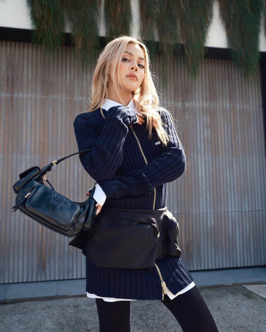 リリーマイマックのインスタグラム：「Most definitely a @miumiu fan. Loving the new #MiuMiuMultiPocket bag 🖤 #MiuMiu #Ad」